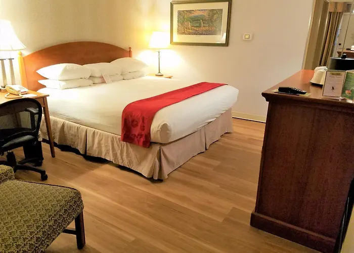 Ramada By Wyndham State College Hotel & Conference Center