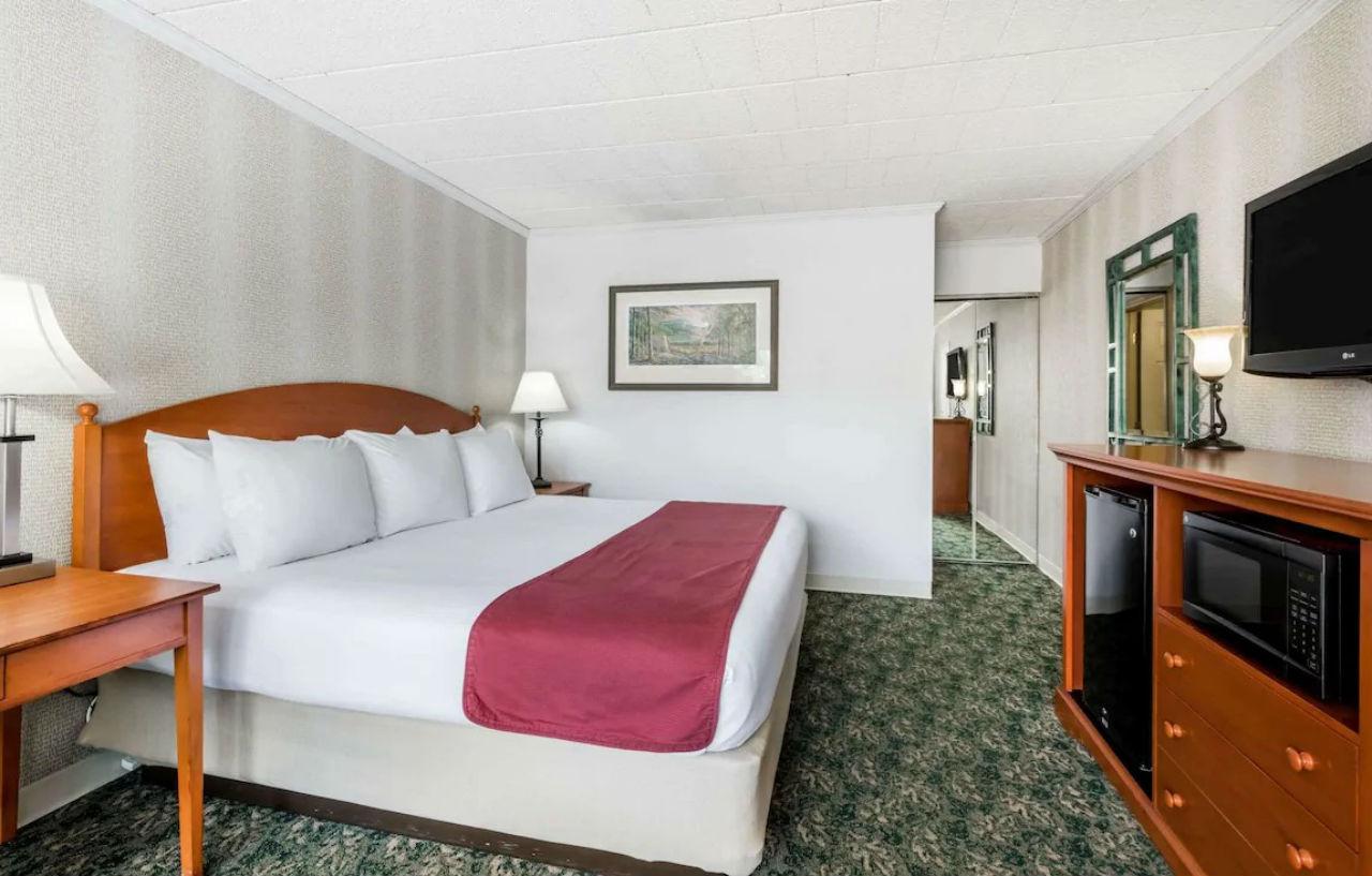 Hotel Ramada By Wyndham & Conference Center 3*