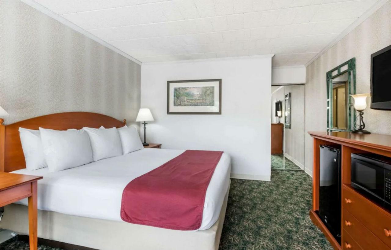 Ramada By Wyndham & Conference Center