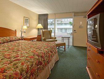 Ramada By Wyndham & Conference Center Hotel State College