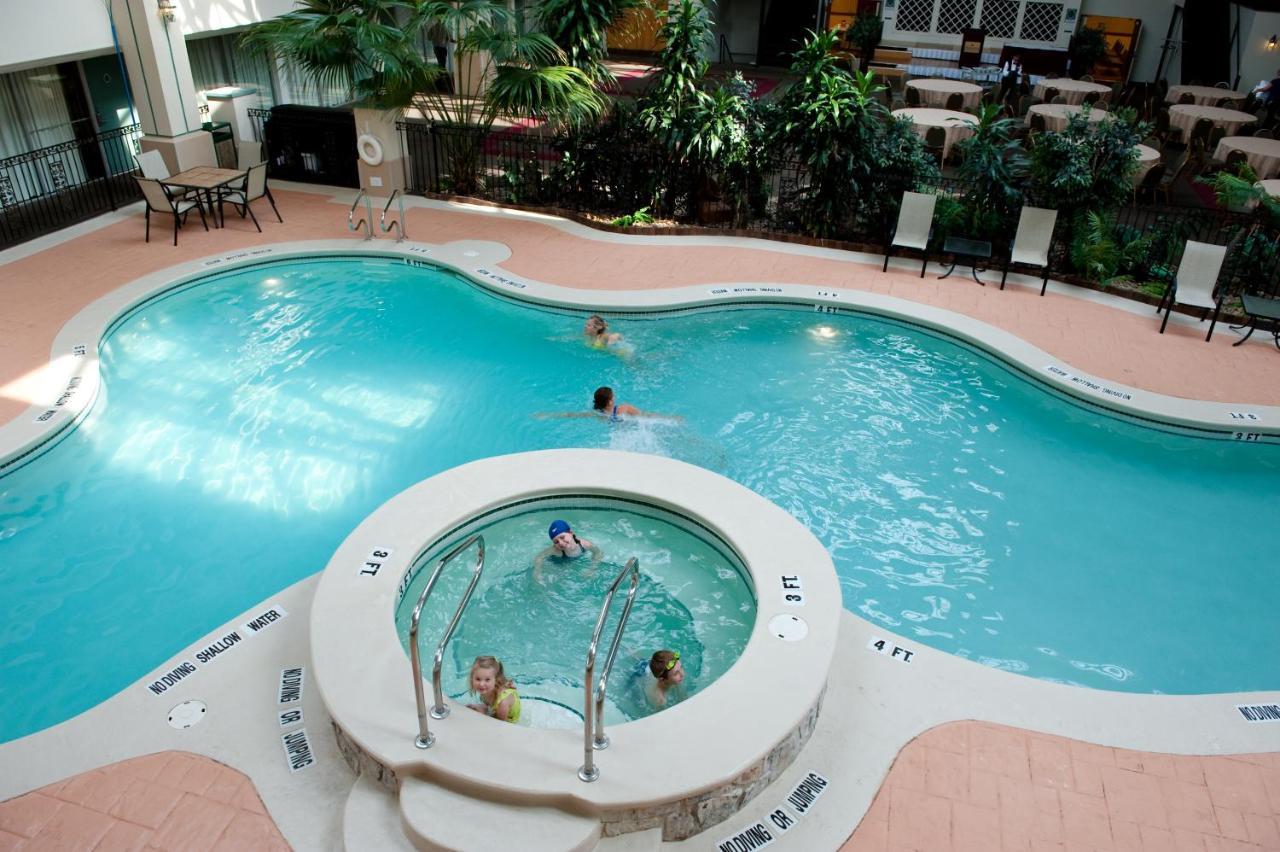 Hotel Ramada By Wyndham & Conference Center State College