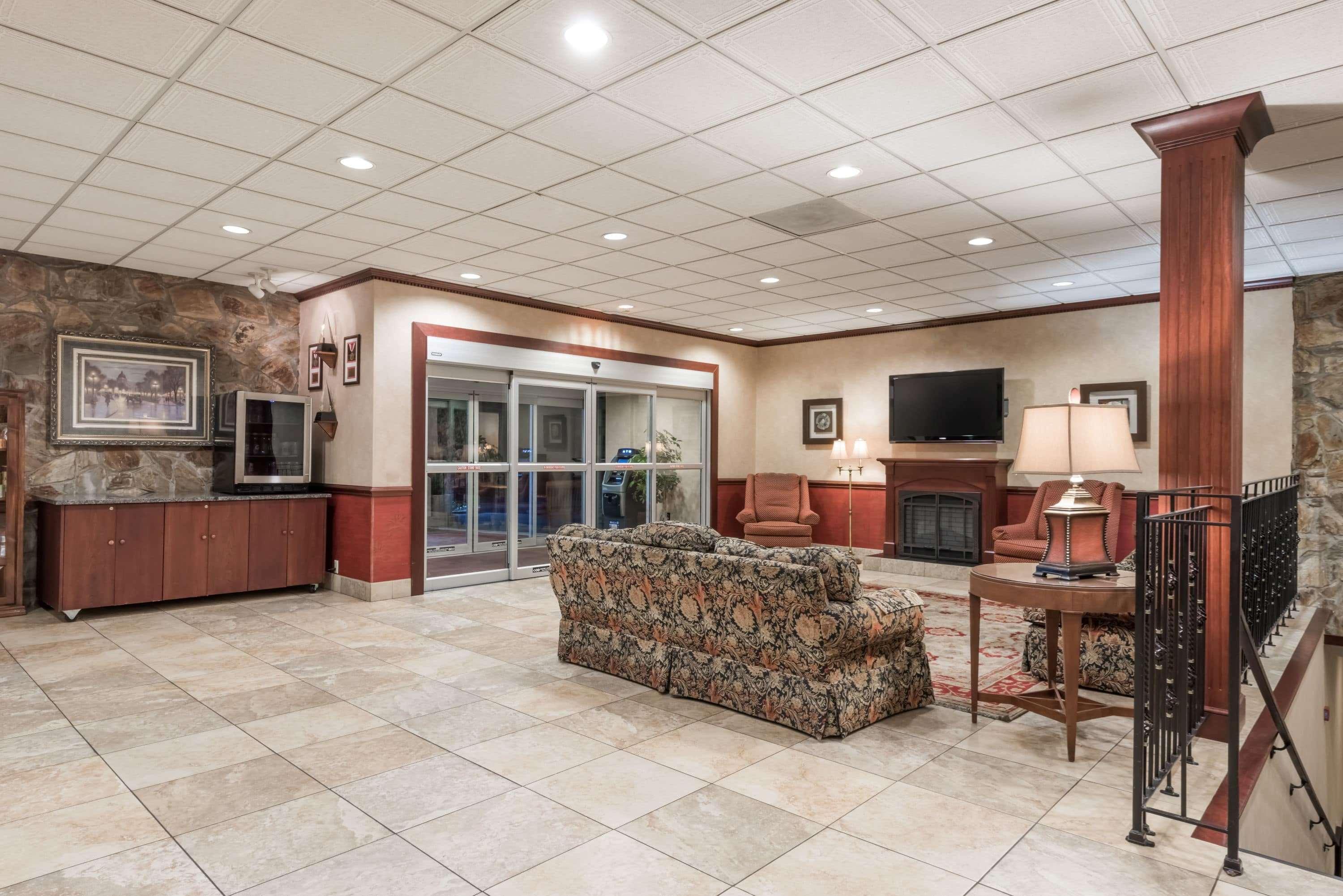 Hotel Ramada By Wyndham & Conference Center State College
