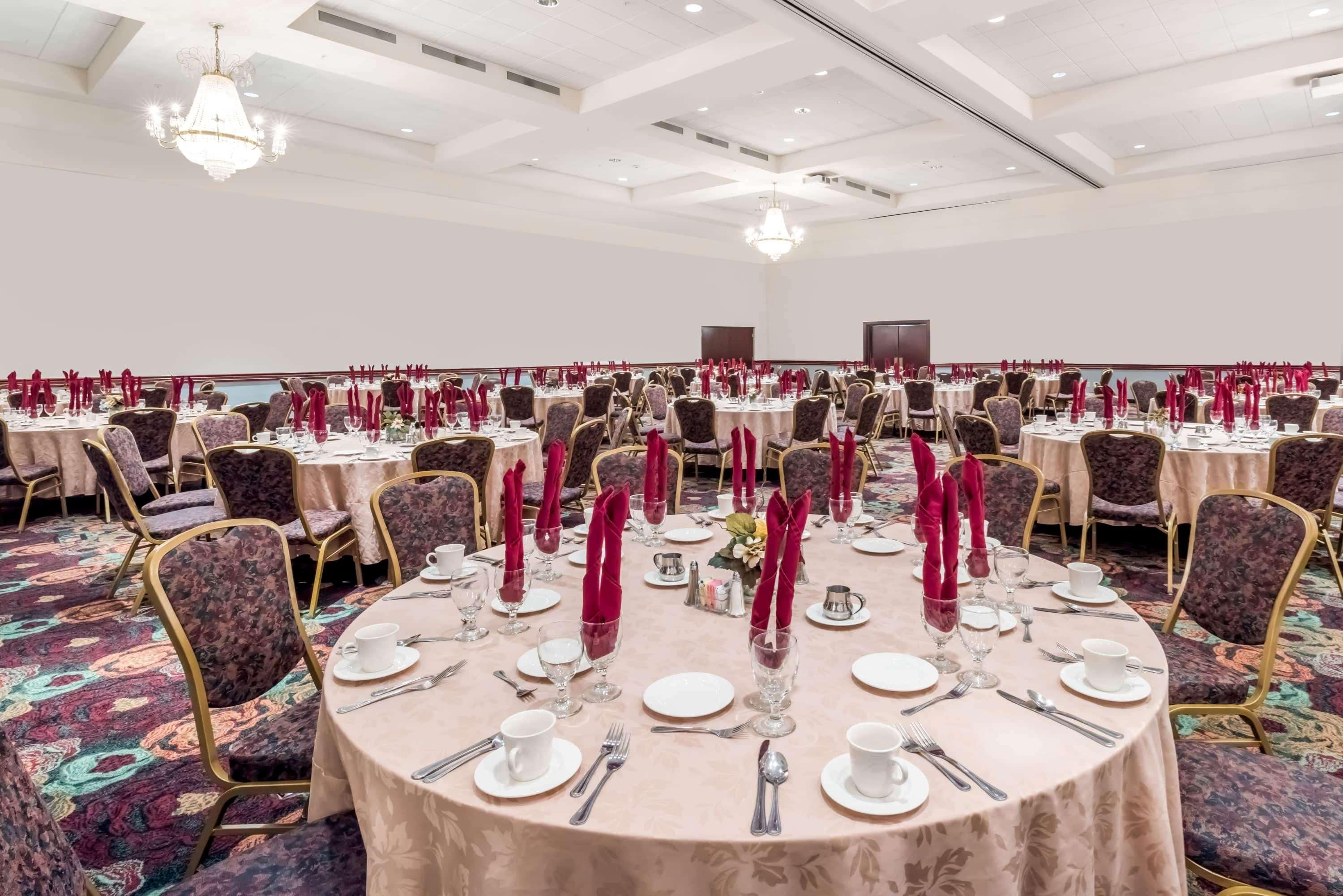 Hotel Ramada By Wyndham & Conference Center State College