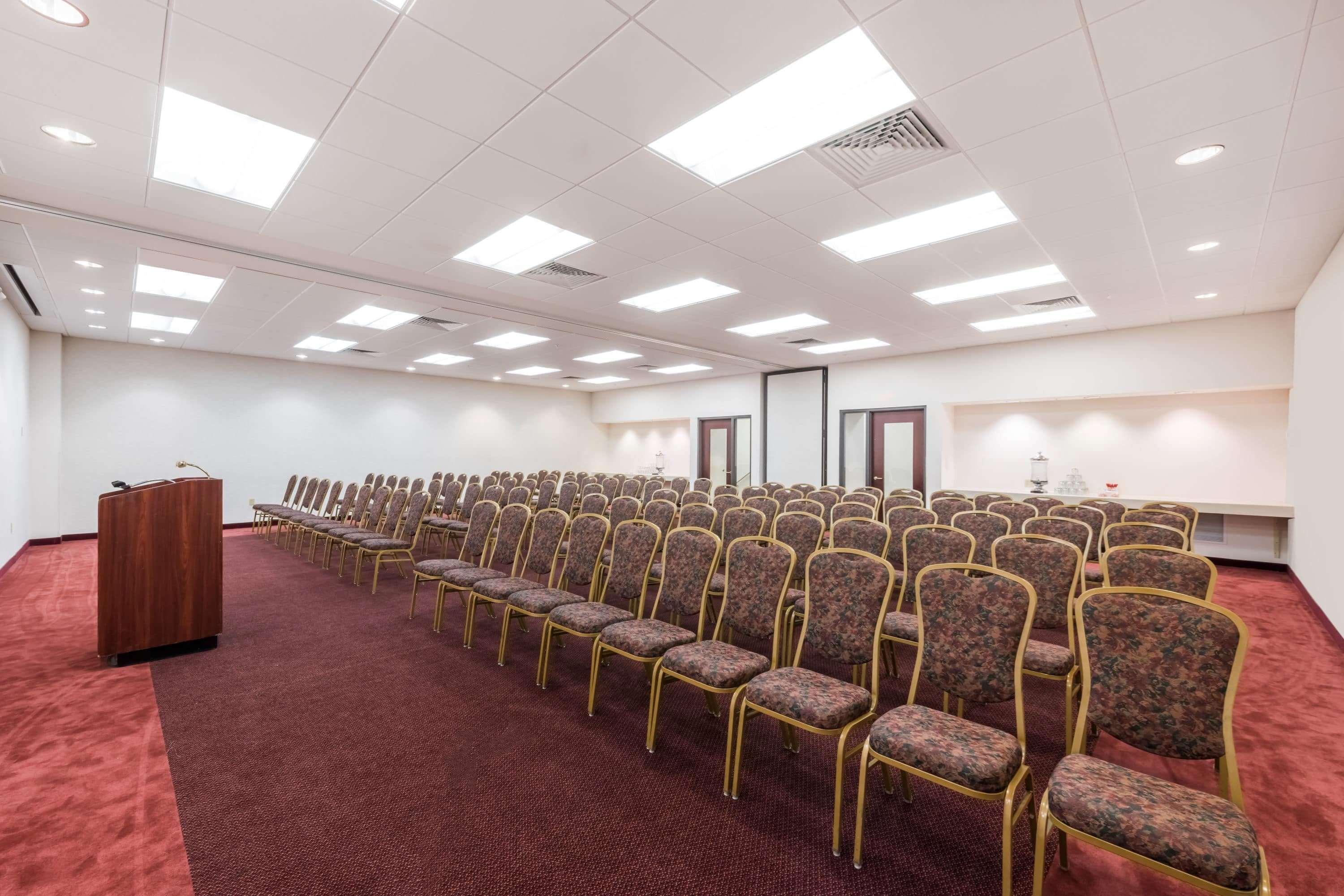 Ramada By Wyndham & Conference Center 3* State College