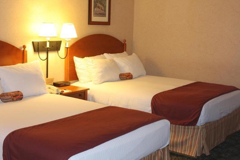 Hotel Ramada By Wyndham & Conference Center State College