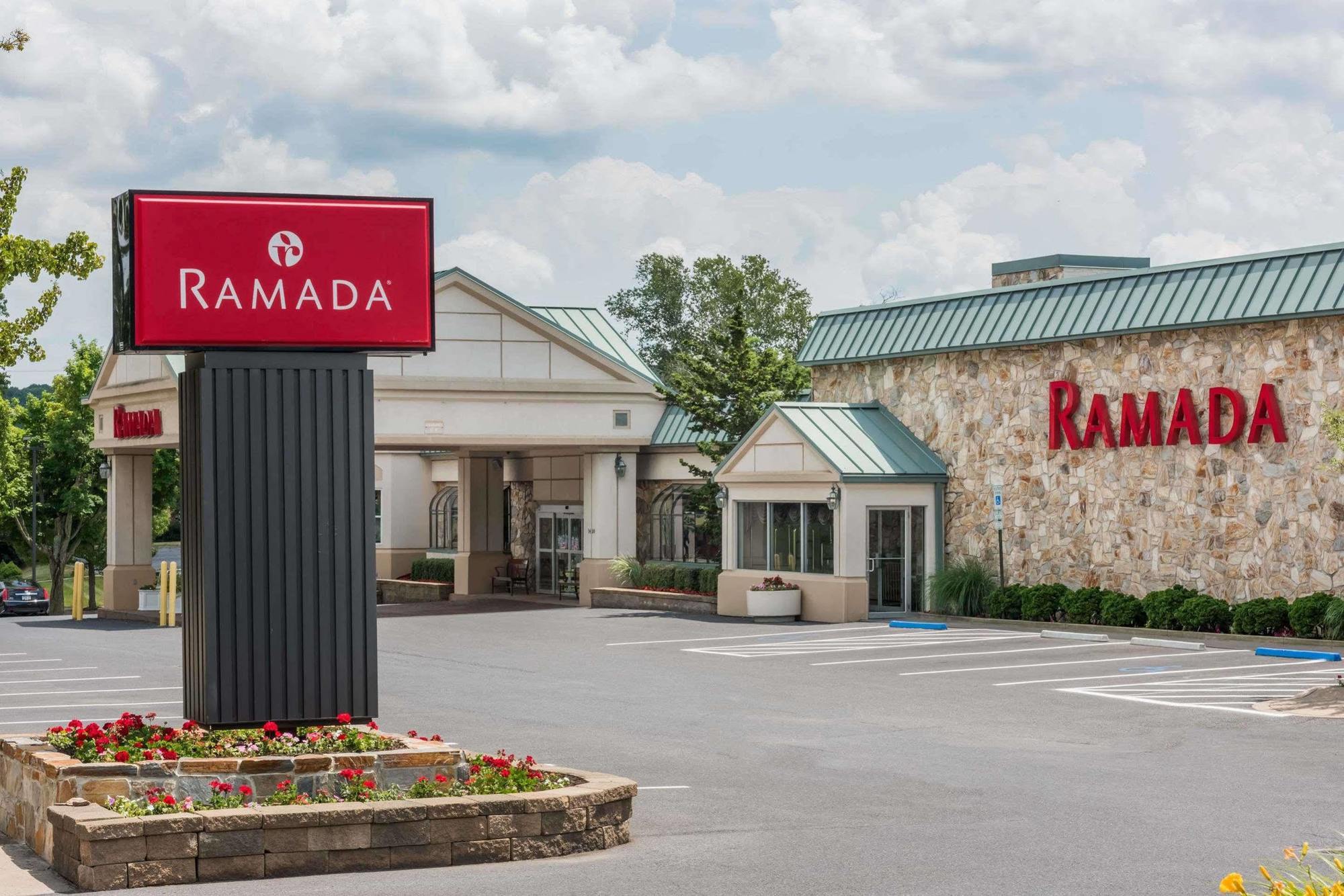 Ramada By Wyndham & Conference Center 3* State College
