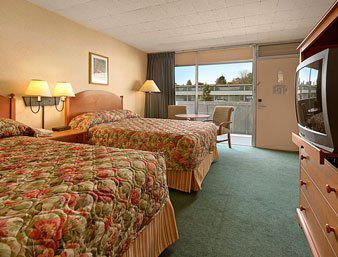 Hotel Ramada By Wyndham & Conference Center State College